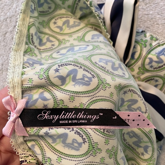 Victoria’s Secret “Sexy Little Things” bow detail panties - Picture 5 of 7